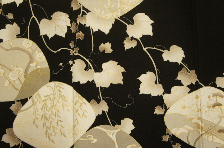 特選蔦に貝合わせ模様刺繍入り正絹比翼付黒留袖[F10915]