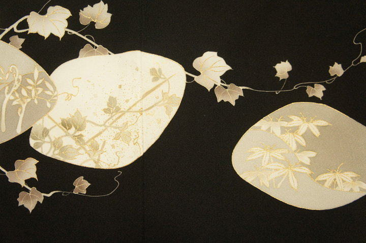 特選蔦に貝合わせ模様刺繍入り正絹比翼付黒留袖[F10915]