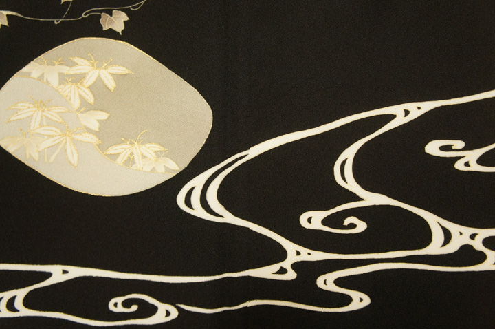 特選蔦に貝合わせ模様刺繍入り正絹比翼付黒留袖[F10915]